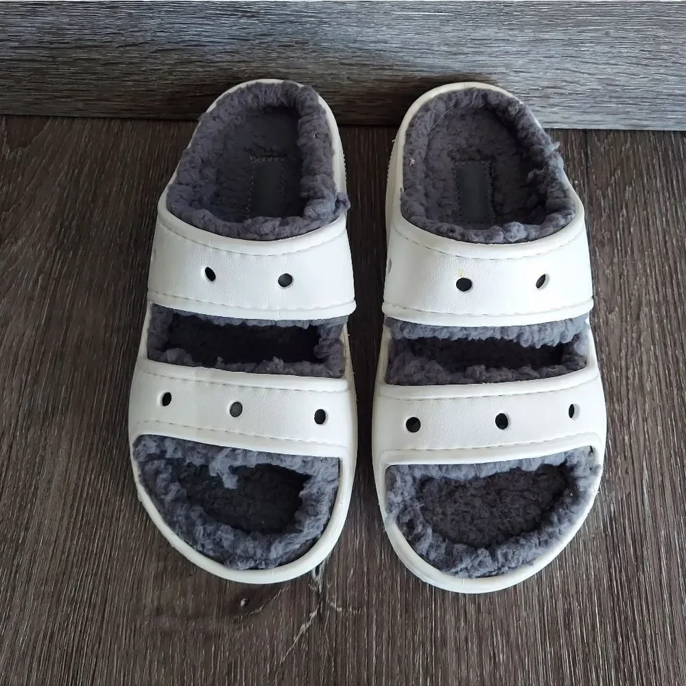 Crocs Classic Cozzzy Sandals Size 4